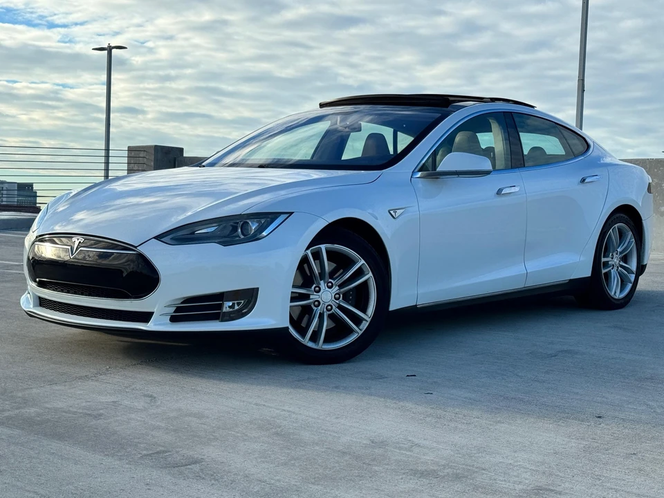 2013 Tesla Model S - Image 10 of 31