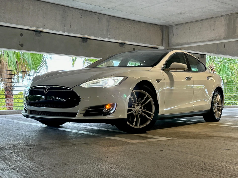 2013 Tesla Model S - Image 7 of 31