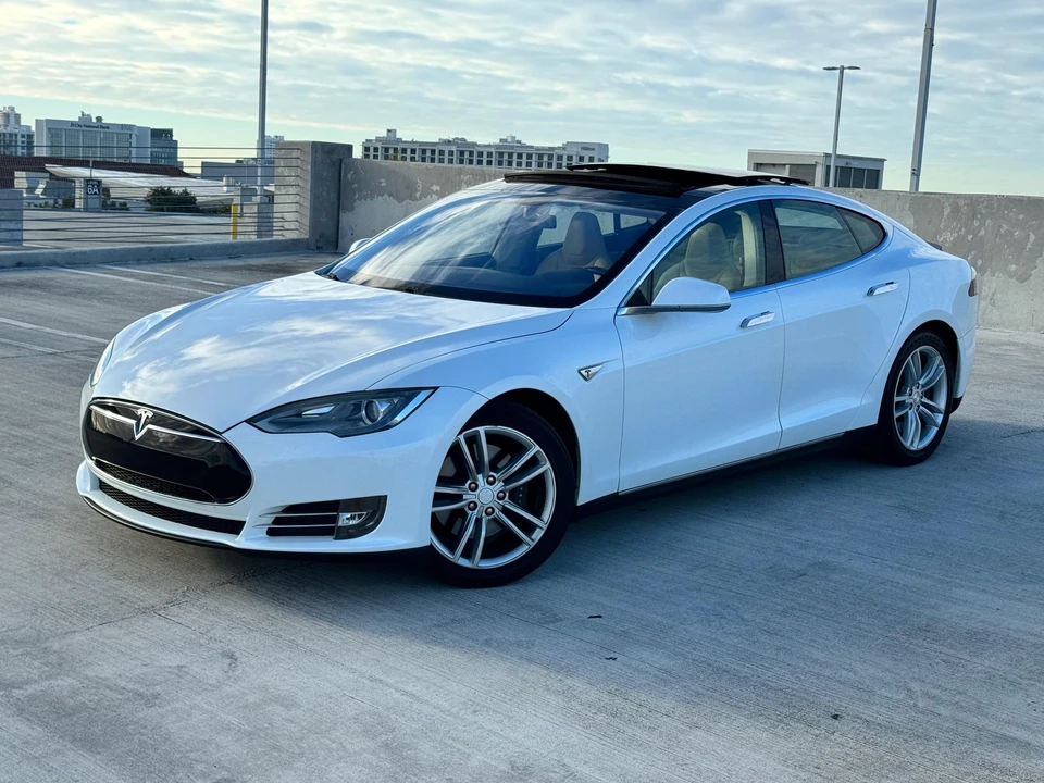 2013 Tesla Model S - Image 9 of 31