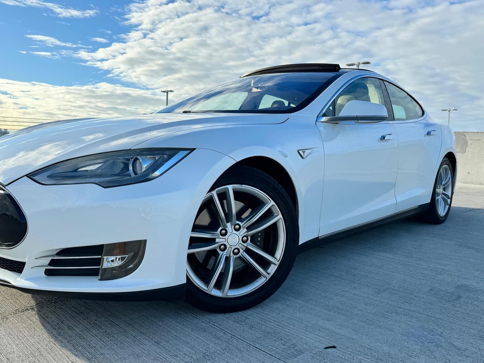 2013 Tesla Model S - Image 28 of 31