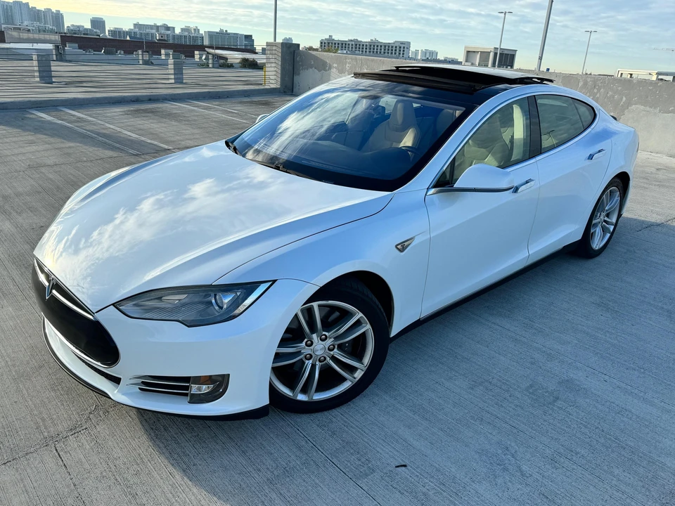 2013 Tesla Model S - Image 8 of 31