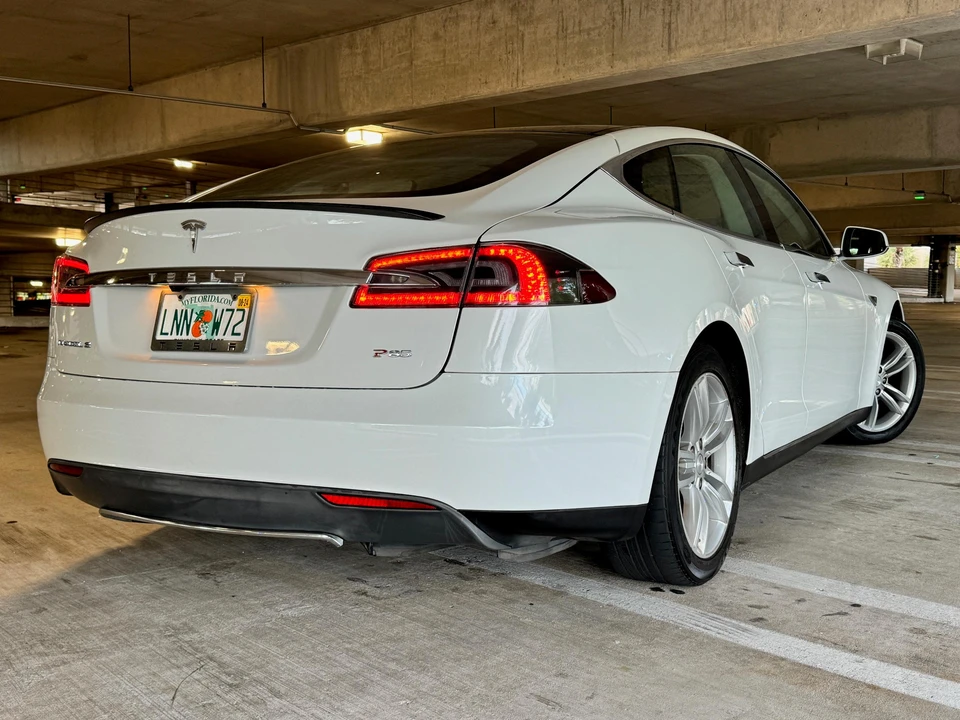 2013 Tesla Model S - Image 19 of 31