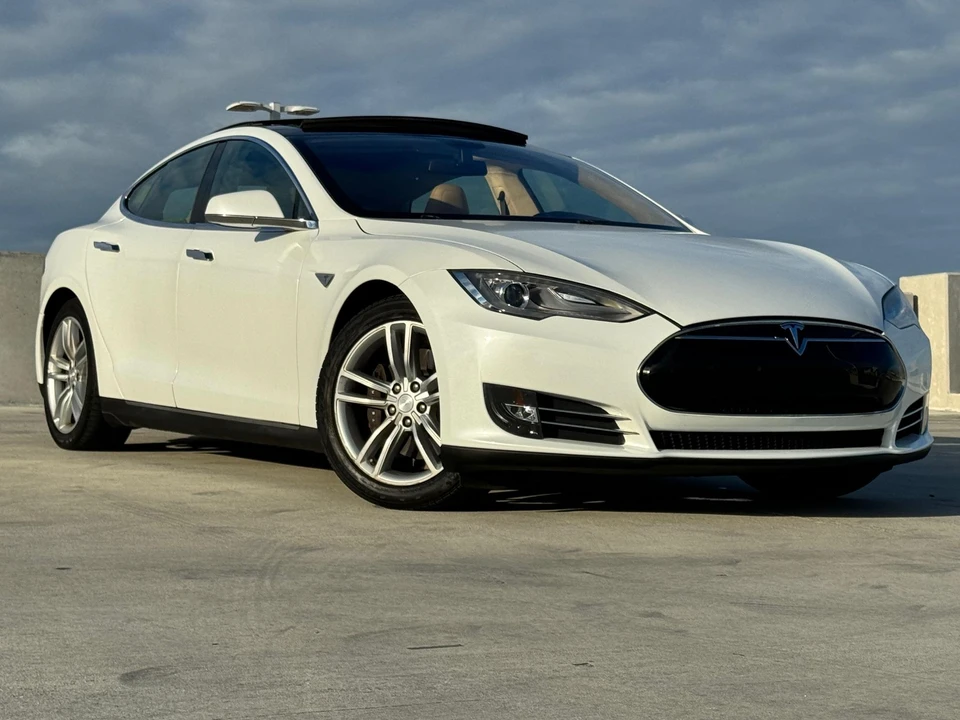2013 Tesla Model S - Image 26 of 31
