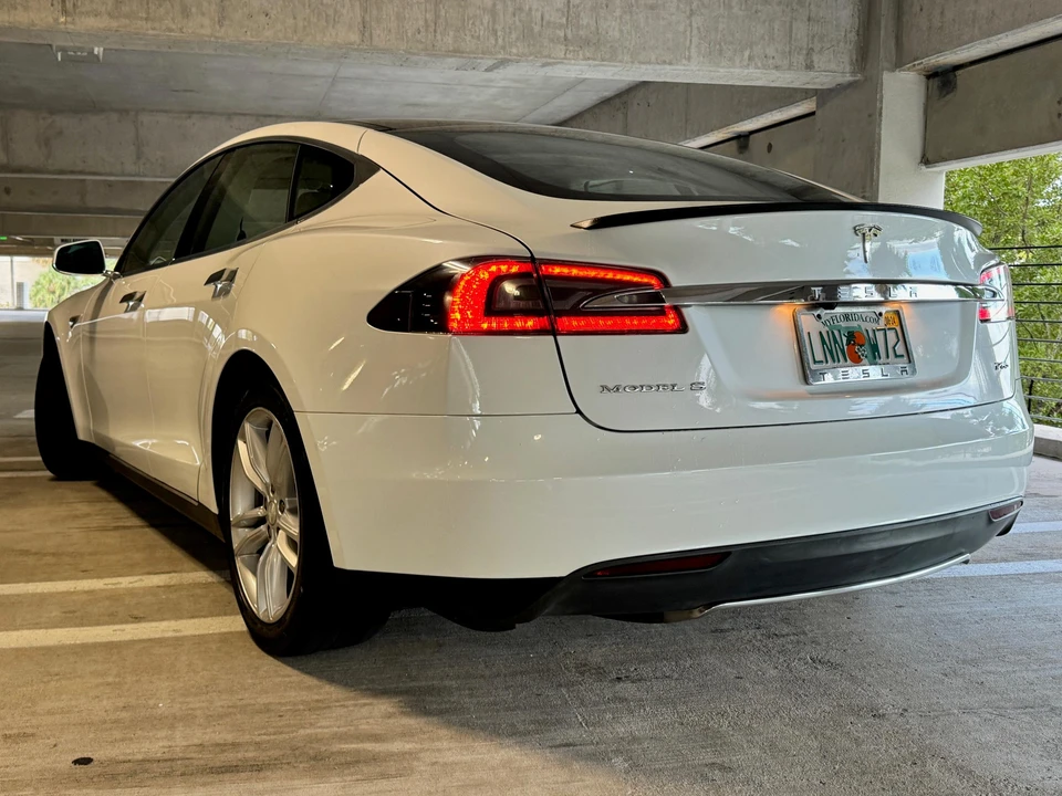 2013 Tesla Model S - Image 14 of 31