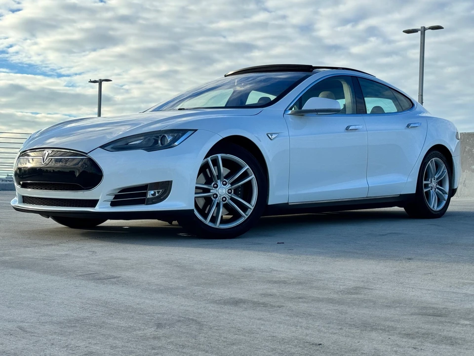 2013 Tesla Model S - Image 11 of 31
