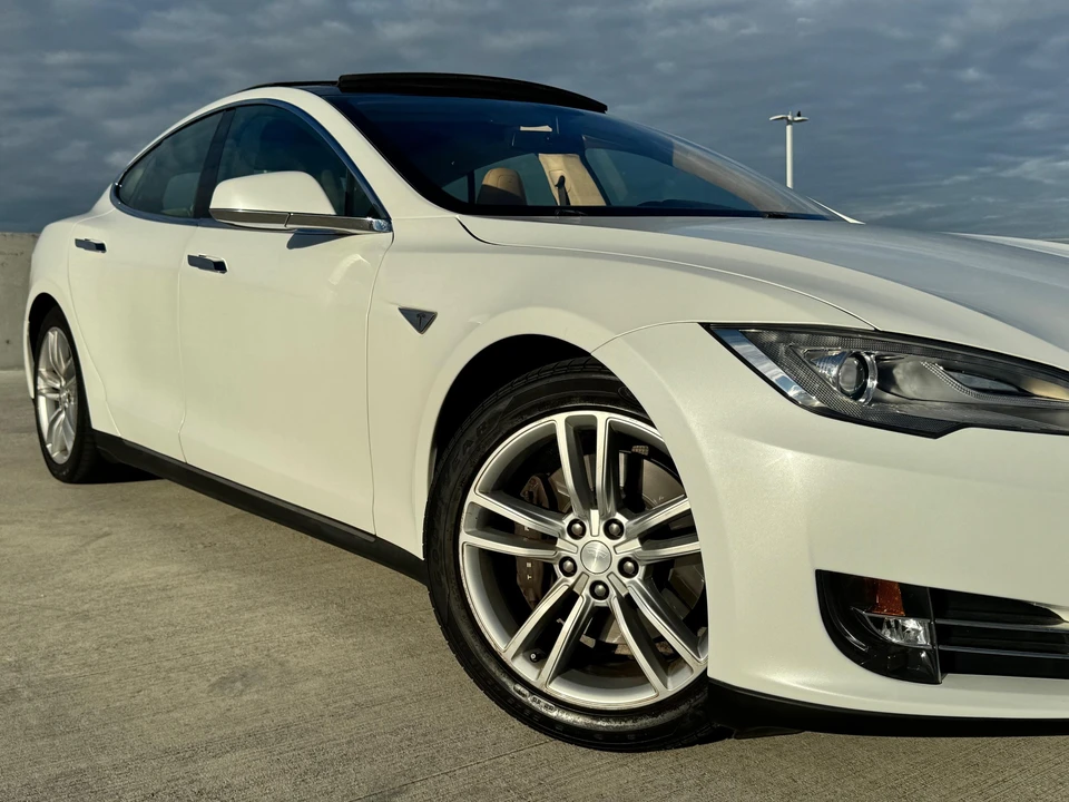 2013 Tesla Model S - Image 27 of 31