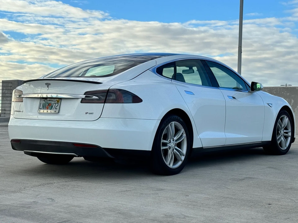 2013 Tesla Model S - Image 21 of 31
