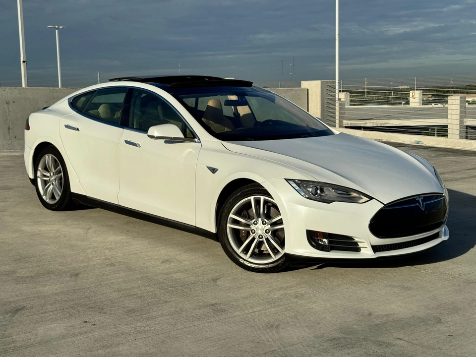 2013 Tesla Model S - Image 23 of 31