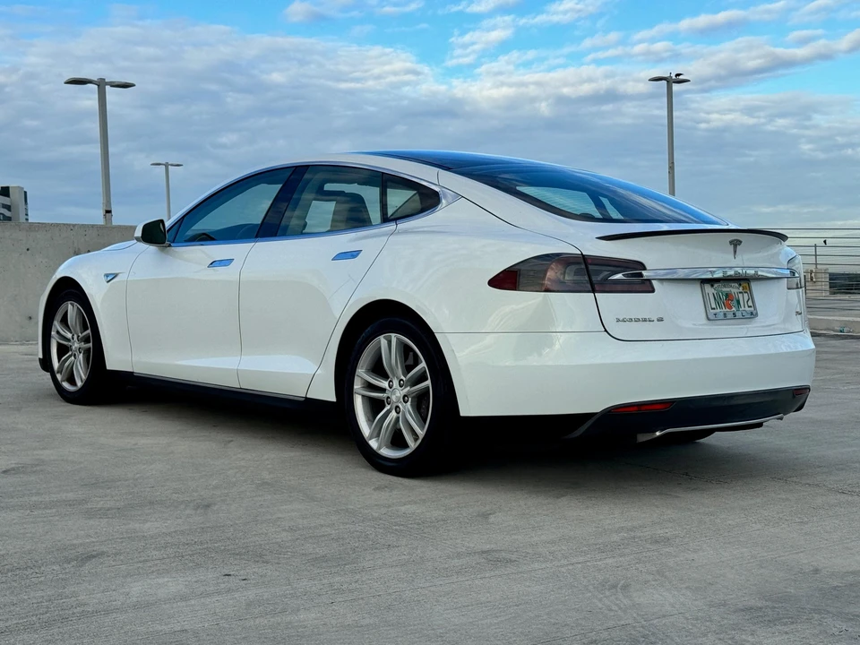 2013 Tesla Model S - Image 12 of 31
