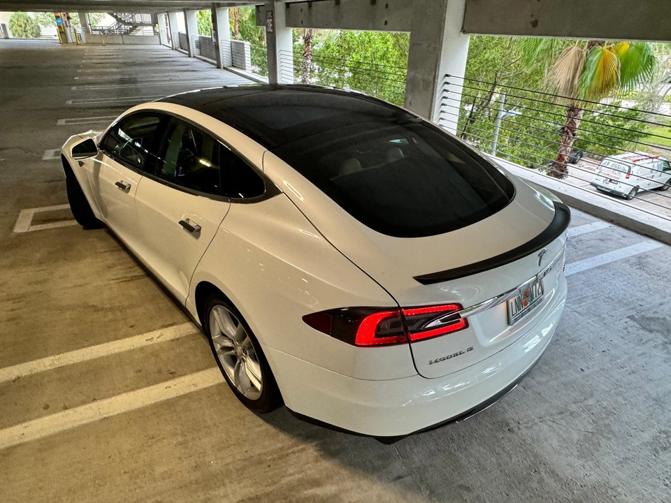2013 Tesla Model S - Image 13 of 31