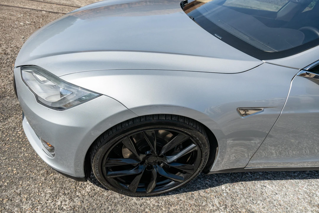 2013 Tesla Model S - Image 19 of 31