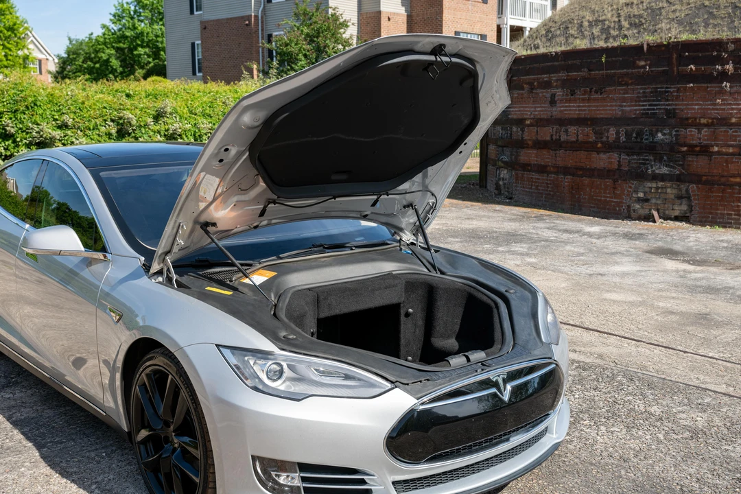 2013 Tesla Model S - Image 9 of 31
