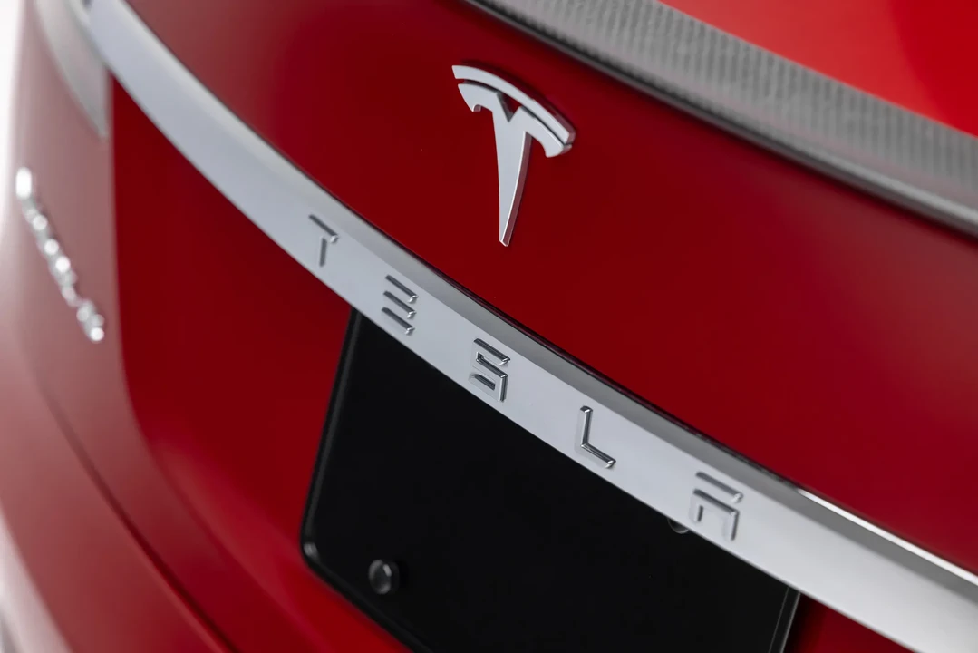 2013 Tesla Model S - Image 14 of 31