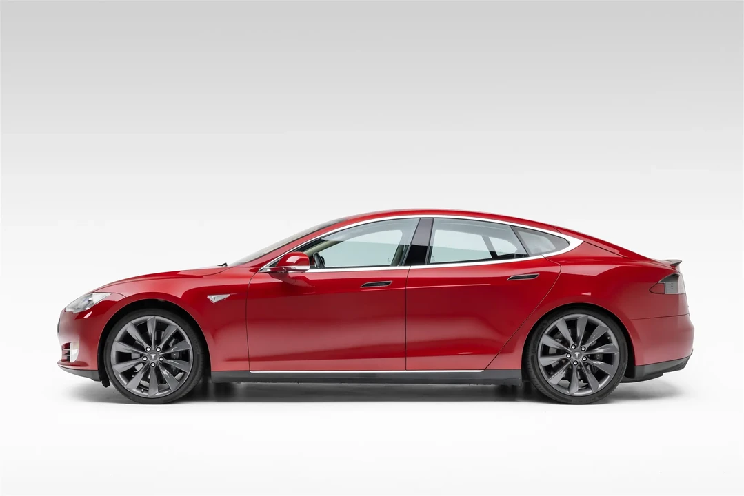 2013 Tesla Model S - Image 9 of 31