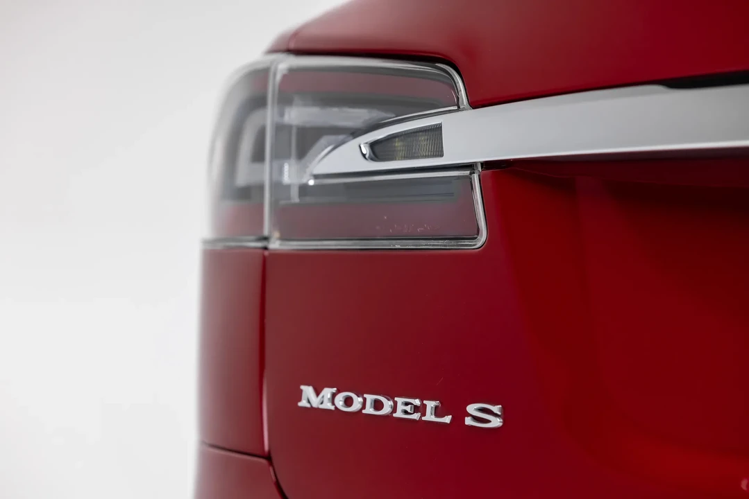 2013 Tesla Model S - Image 15 of 31