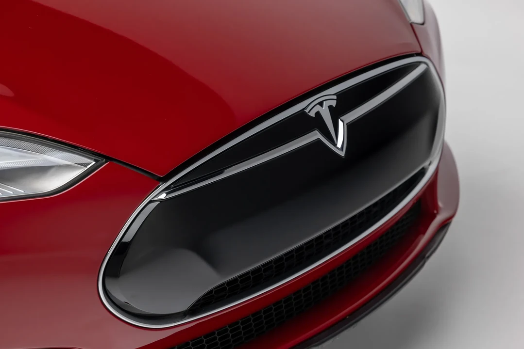 2013 Tesla Model S - Image 28 of 31