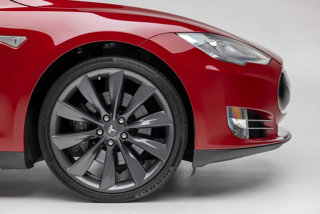 2013 Tesla Model S - Image 27 of 31