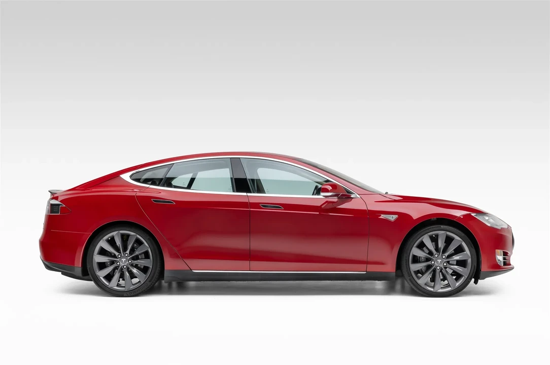2013 Tesla Model S - Image 8 of 31