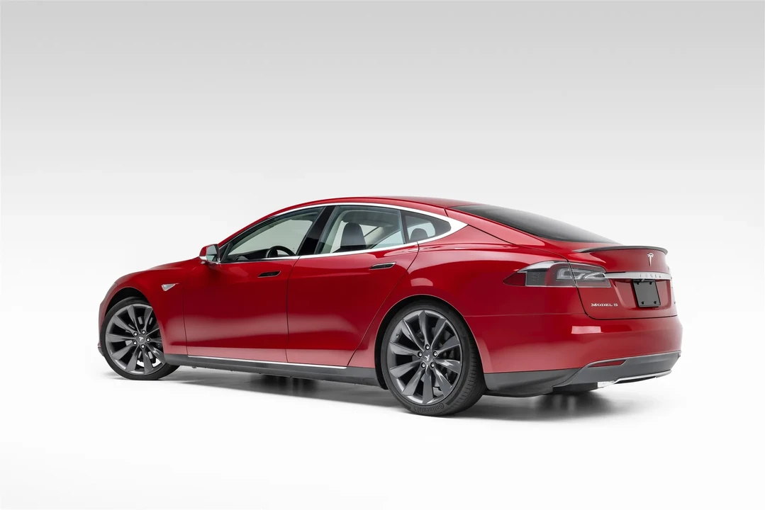 2013 Tesla Model S - Image 7 of 31