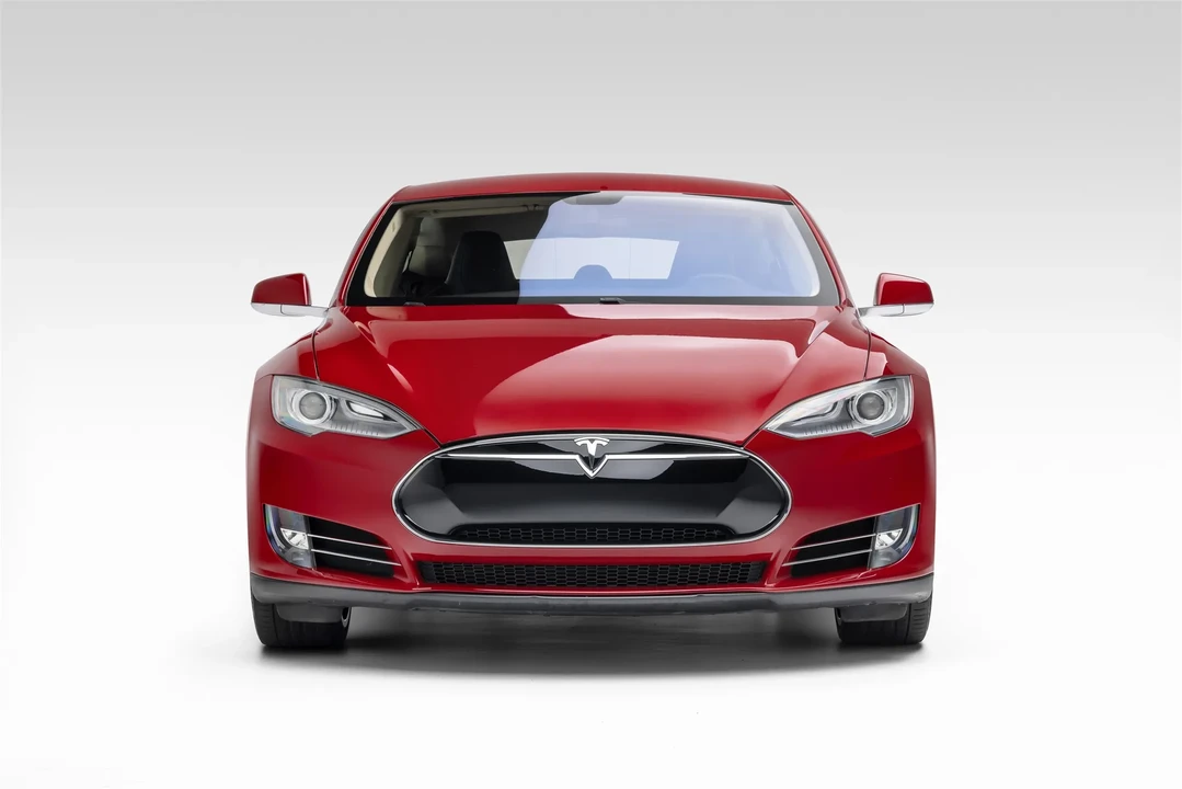 2013 Tesla Model S - Image 2 of 31