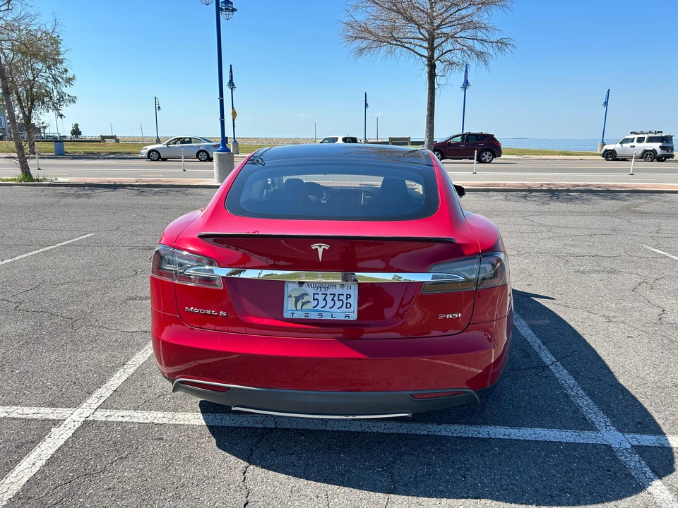 2013 Tesla Model S - Image 24 of 31