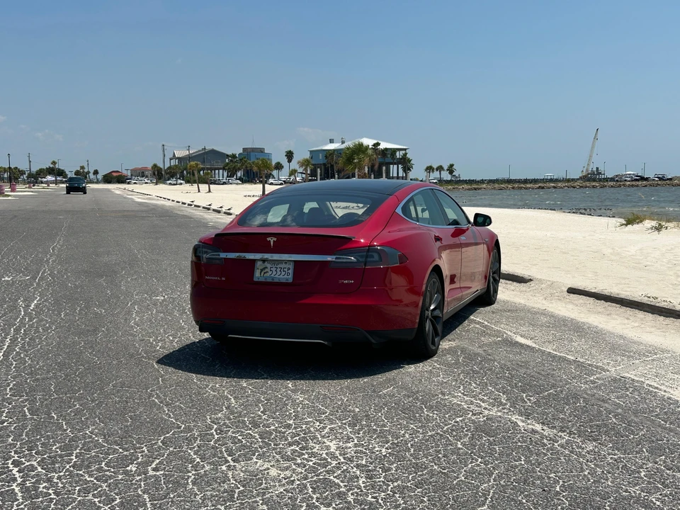 2013 Tesla Model S - Image 25 of 31