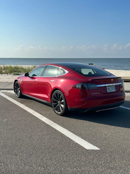 2013 Tesla Model S - Image 19 of 31