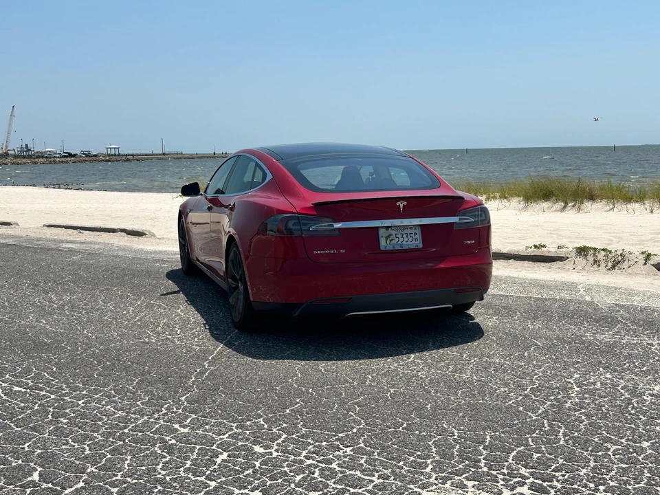 2013 Tesla Model S - Image 22 of 31