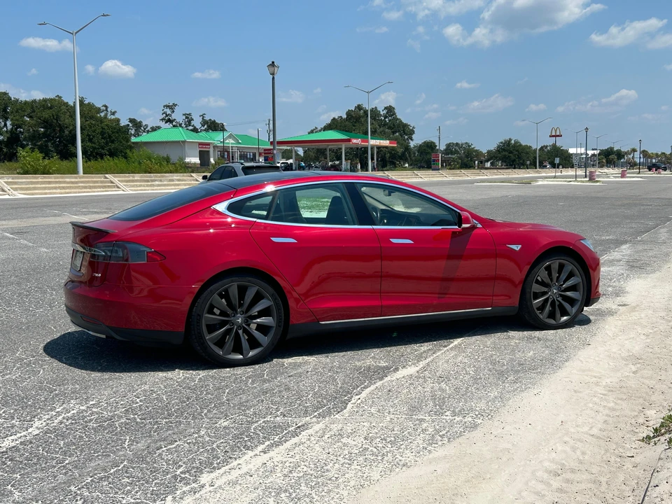 2013 Tesla Model S - Image 29 of 31
