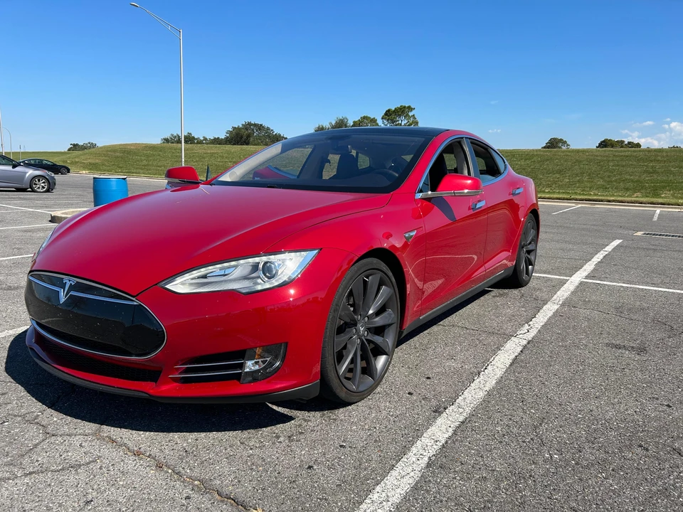 2013 Tesla Model S - Image 13 of 31