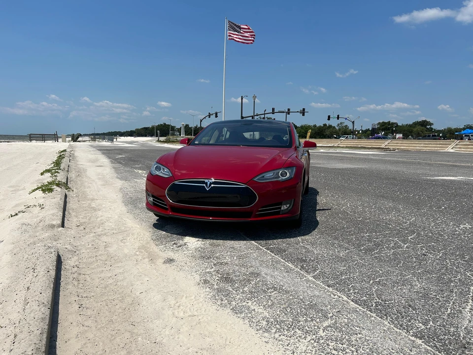 2013 Tesla Model S - Image 11 of 31