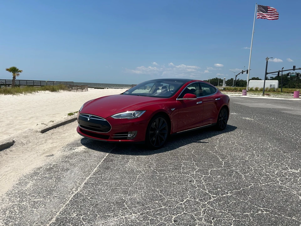 2013 Tesla Model S - Image 14 of 31
