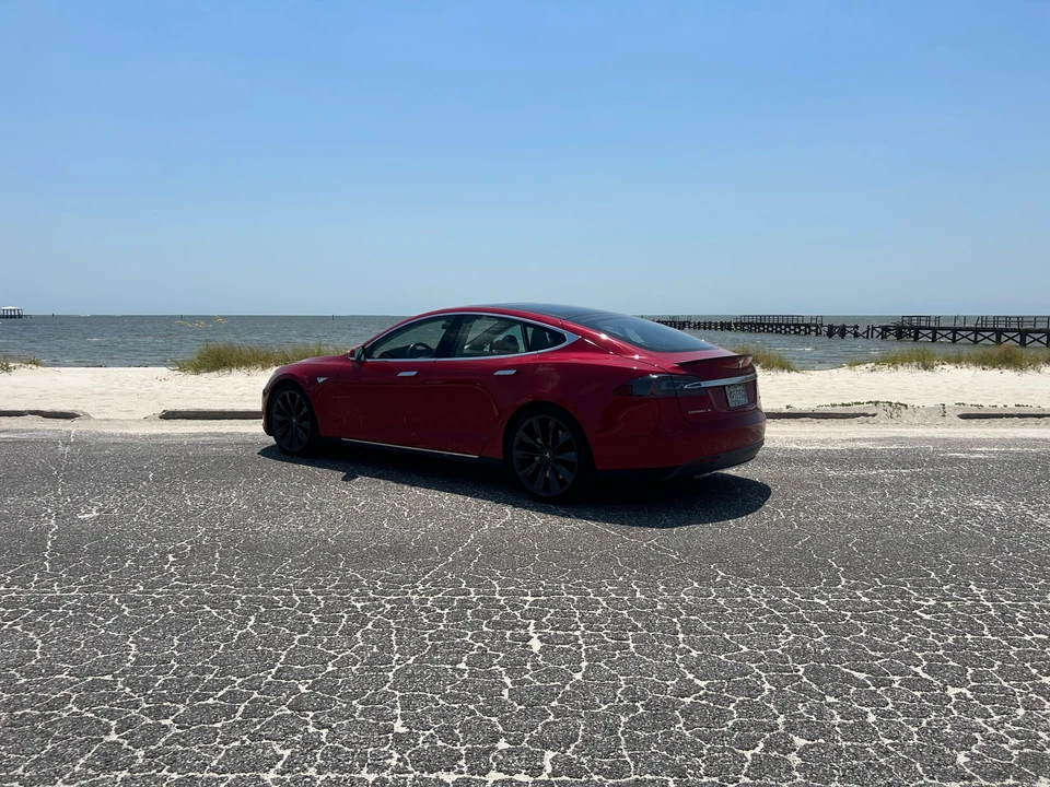 2013 Tesla Model S - Image 18 of 31