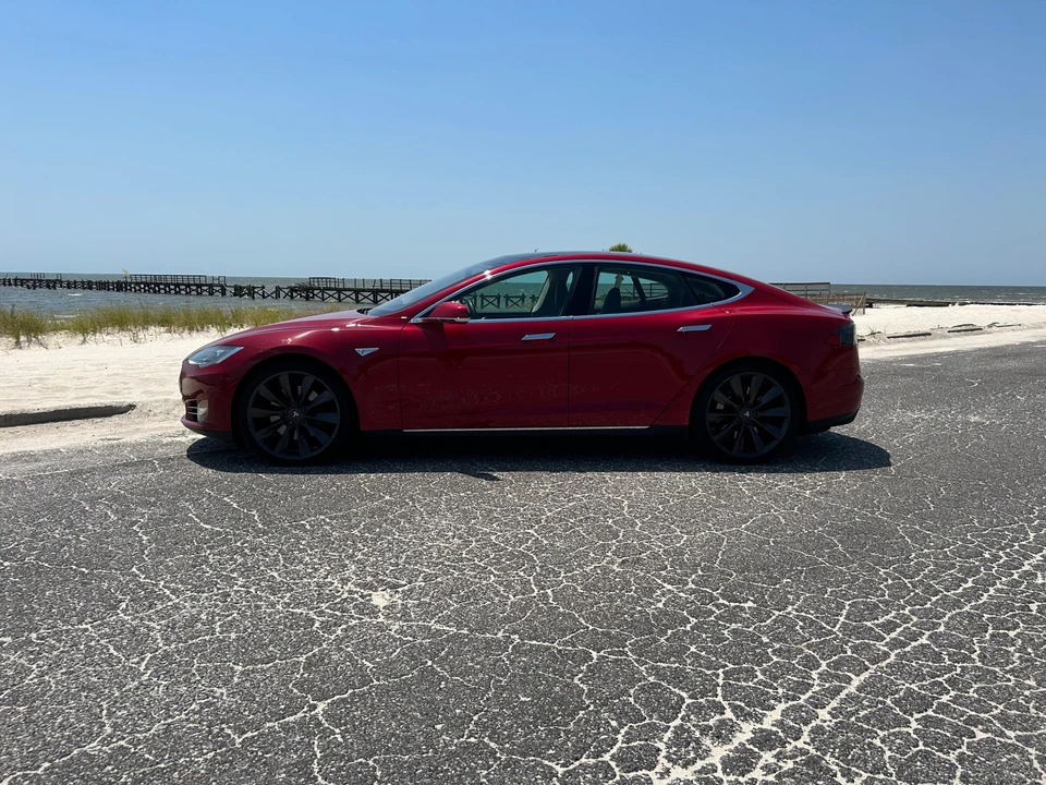 2013 Tesla Model S - Image 17 of 31