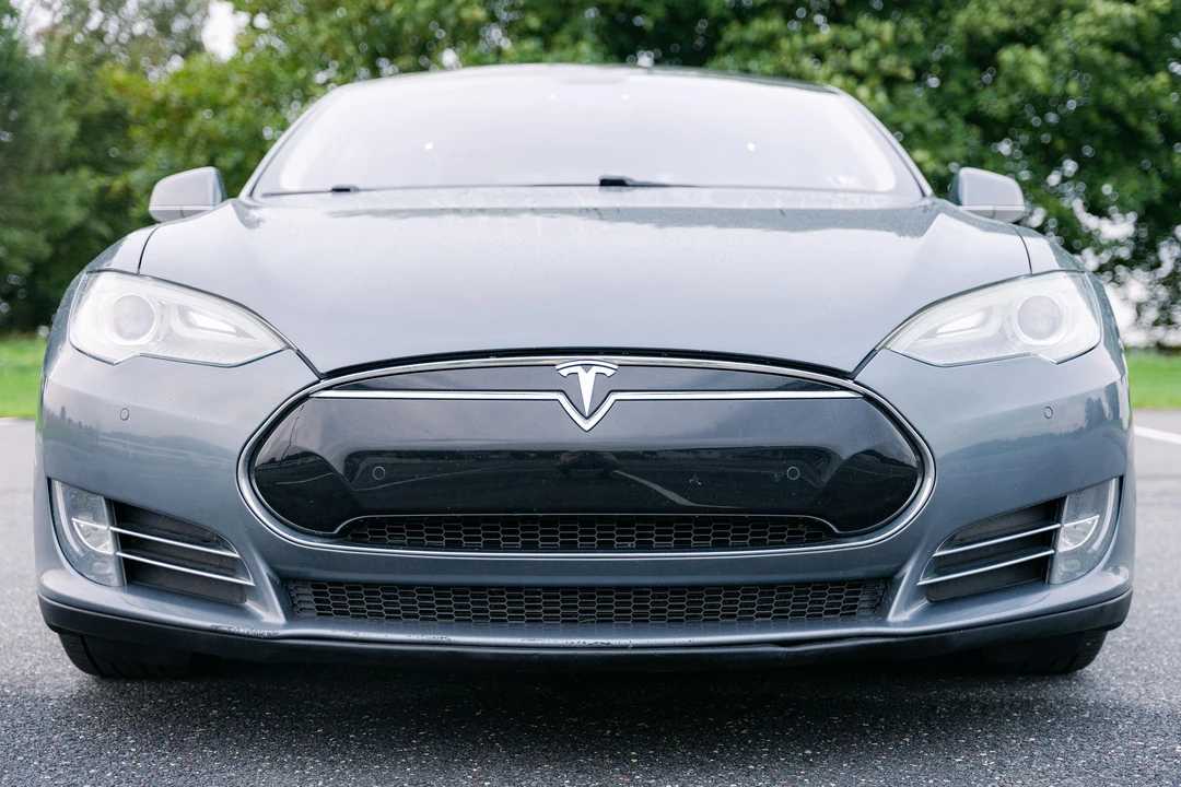 2013 Tesla Model S - Image 9 of 31