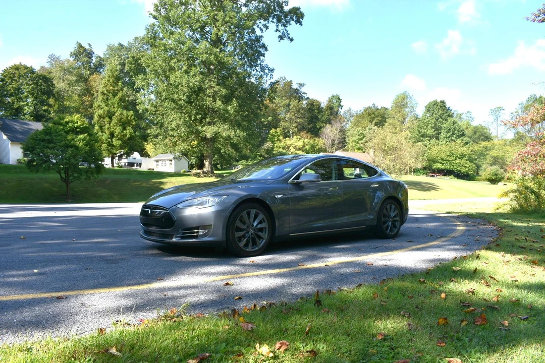 2013 Tesla Model S - Image 16 of 31