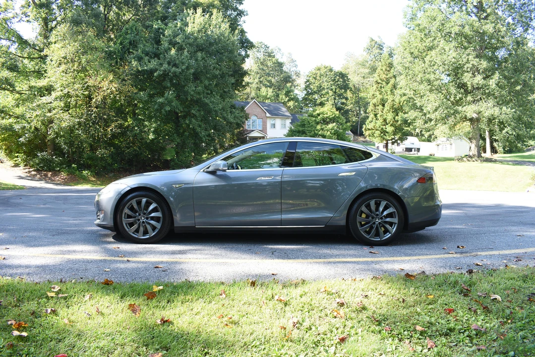 2013 Tesla Model S - Image 21 of 31