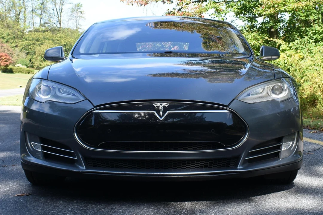 2013 Tesla Model S - Image 2 of 31