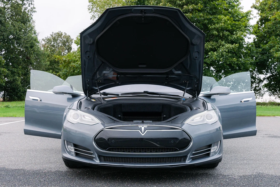 2013 Tesla Model S - Image 8 of 31