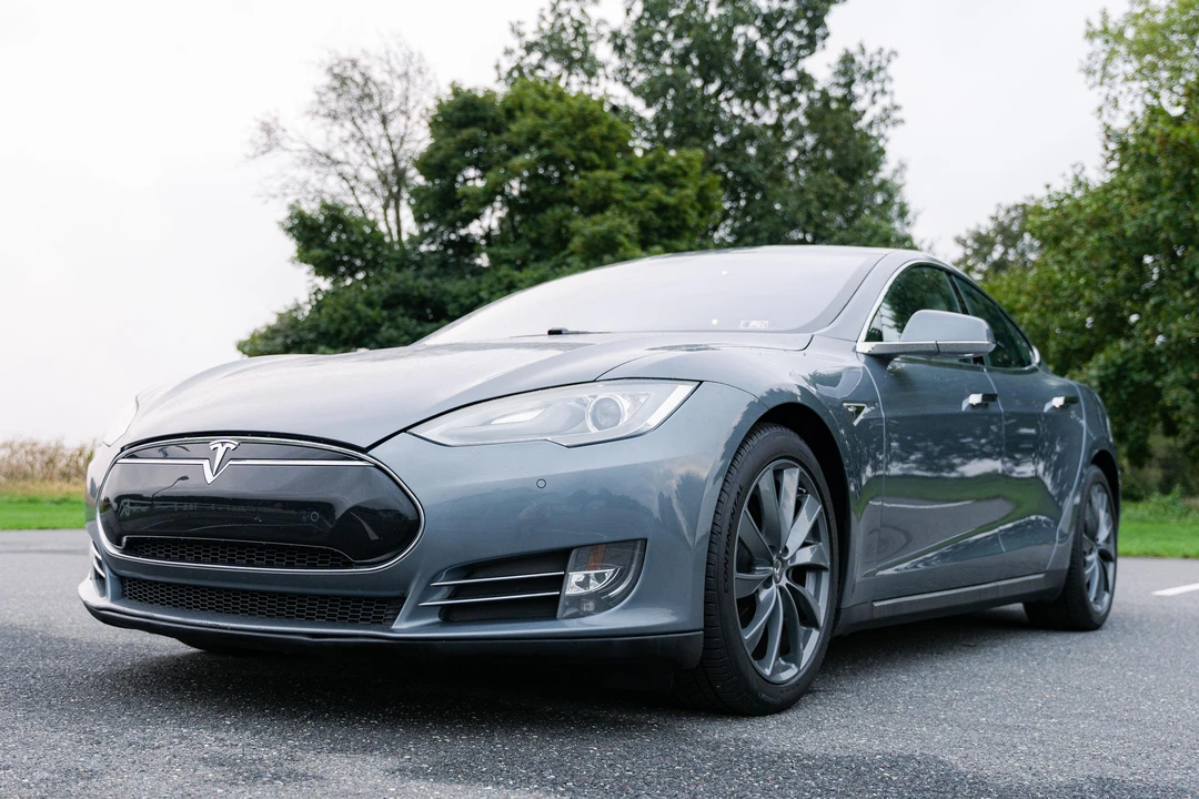 2013 Tesla Model S - Image 11 of 31