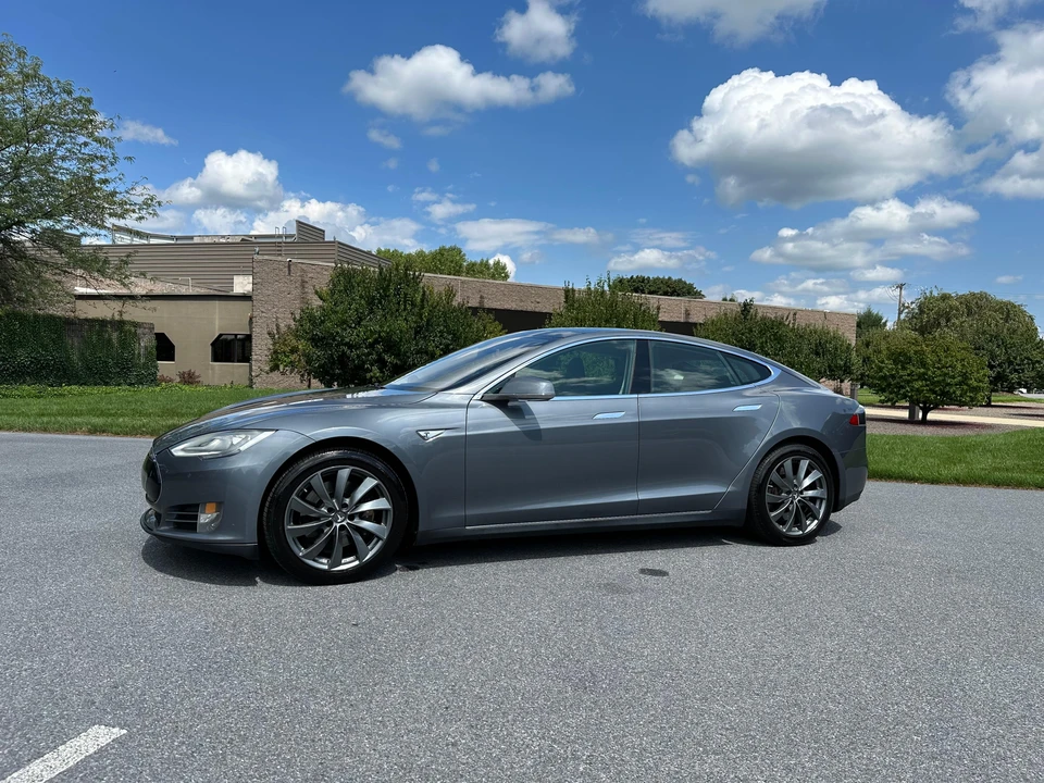 2013 Tesla Model S - Image 19 of 31
