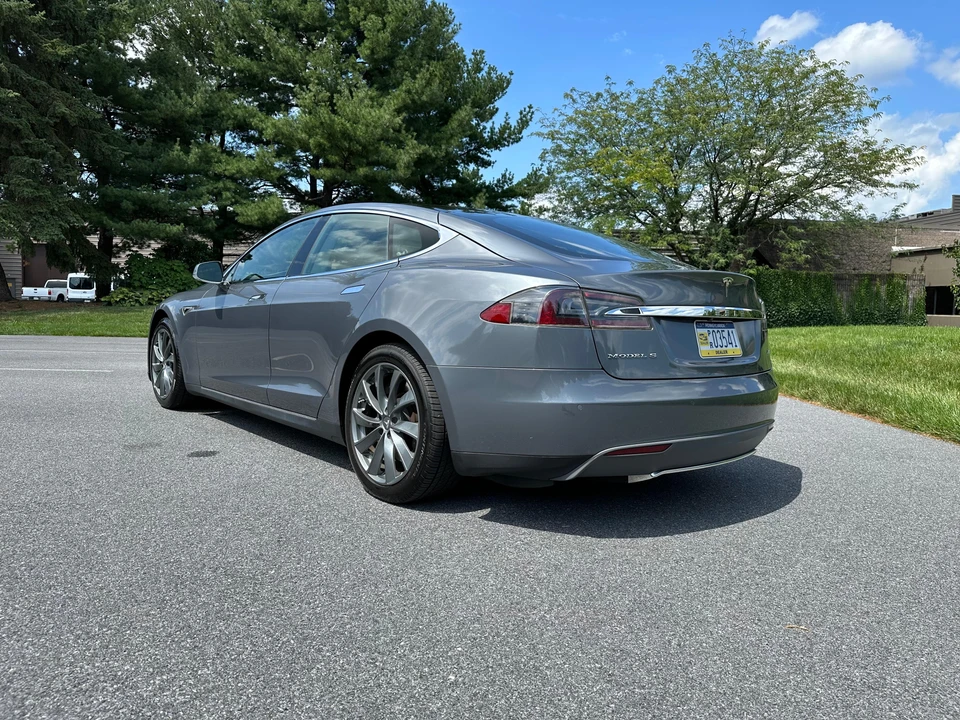 2013 Tesla Model S - Image 24 of 31
