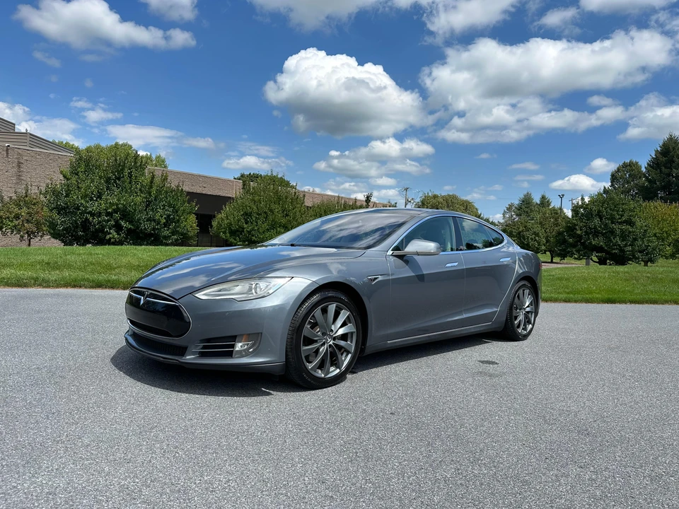 2013 Tesla Model S - Image 12 of 31