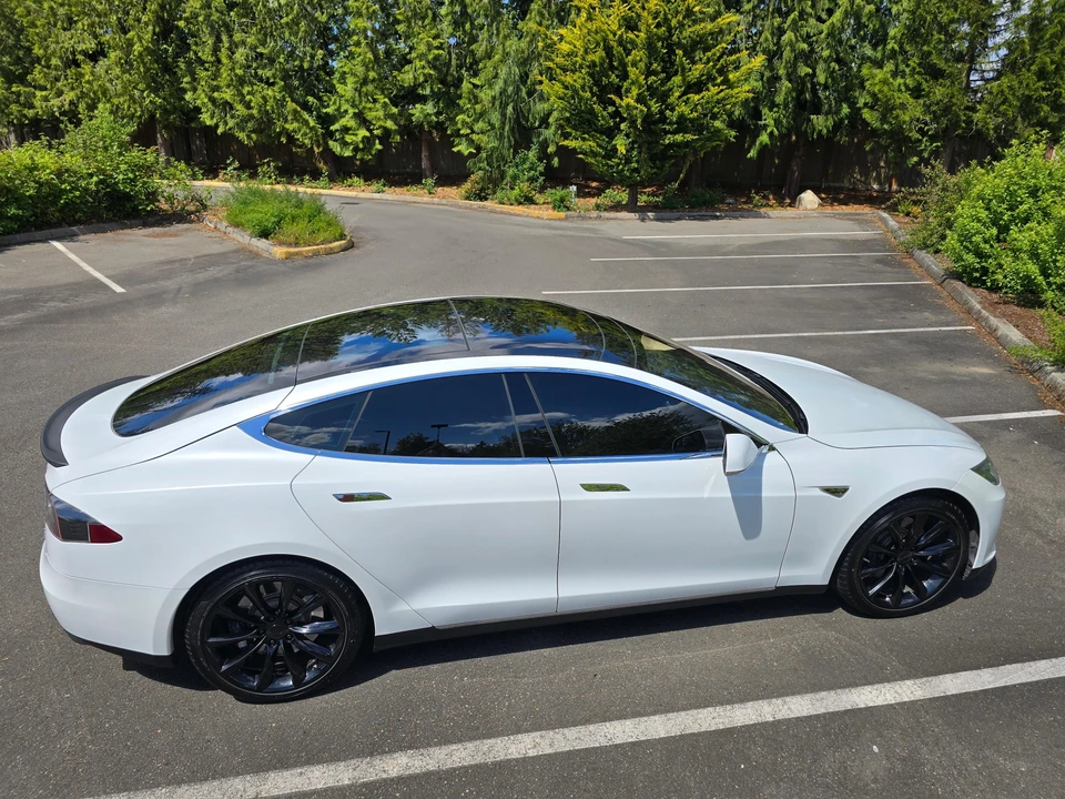 2013 Tesla Model S - Image 25 of 31