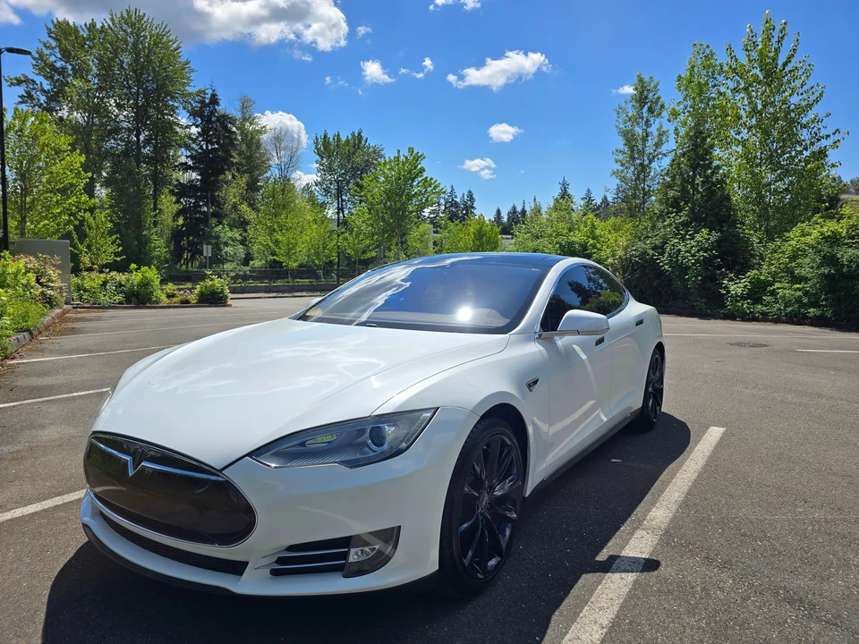 2013 Tesla Model S - Image 10 of 31