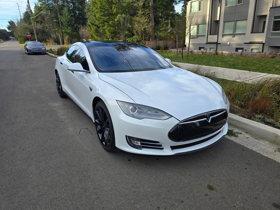 2013 Tesla Model S - Image 29 of 31