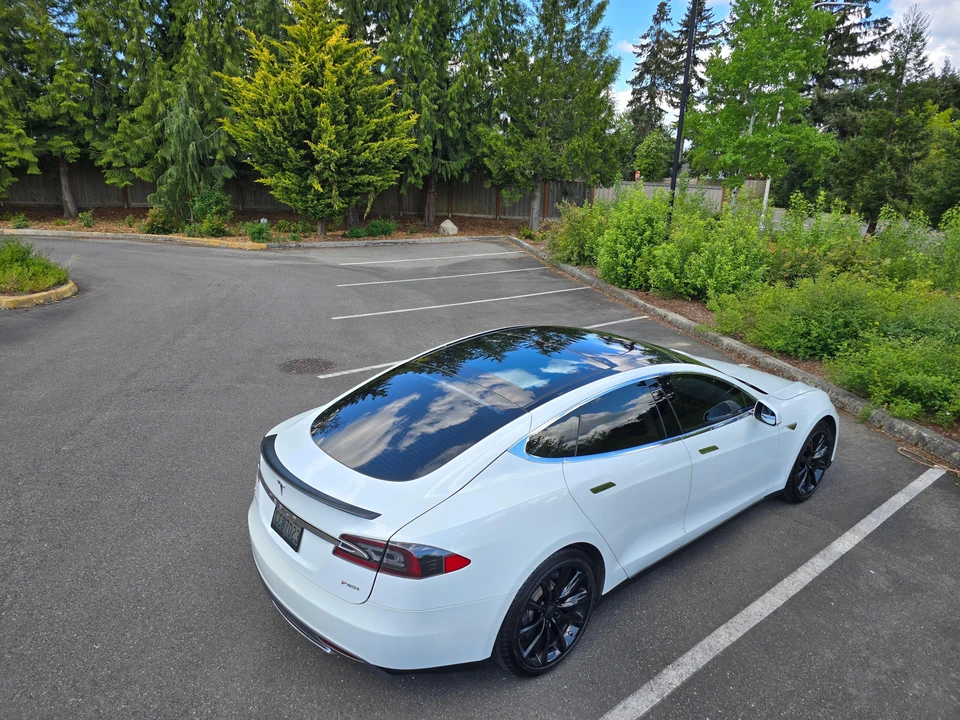2013 Tesla Model S - Image 24 of 31