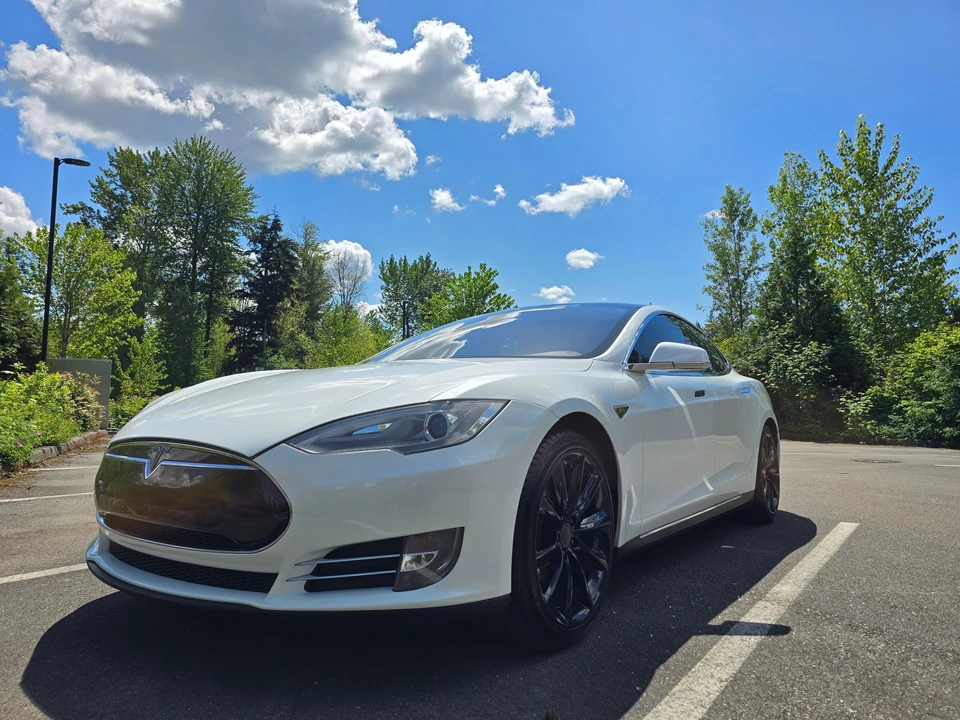 2013 Tesla Model S - Image 11 of 31