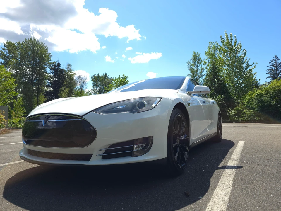 2013 Tesla Model S - Image 9 of 31