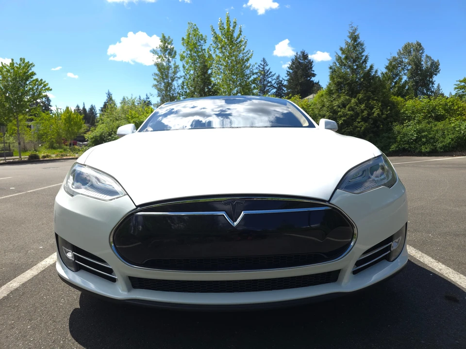 2013 Tesla Model S - Image 8 of 31